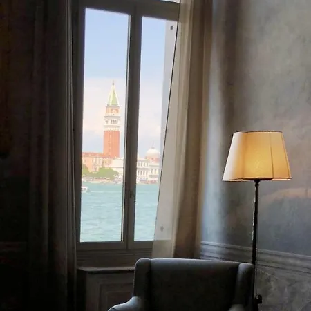 Hotel F 5*